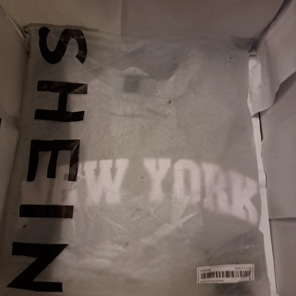 New Shein Letter Graphic Drop Shoulder Tee Small